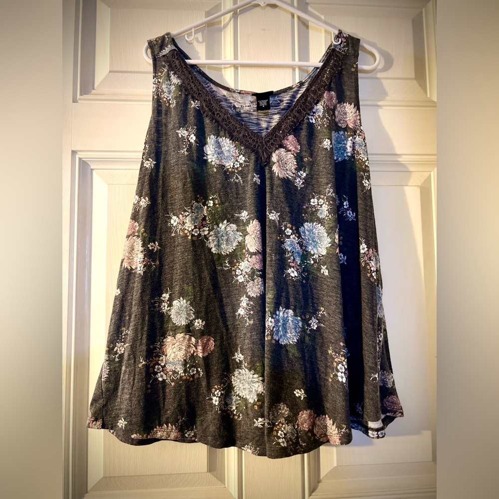 Torrid- Swing Style Gray w/Floral razor Tank with partial open back